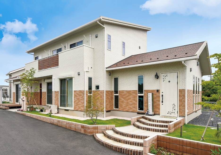 3世代が暮らすヨーロピアンテイストの住居兼サロン1